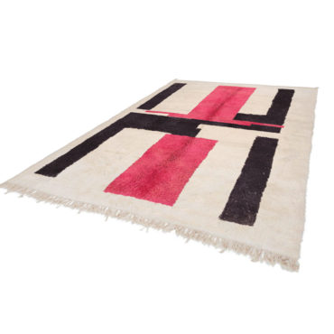 Hanknotted Moroccan rug pink and Black