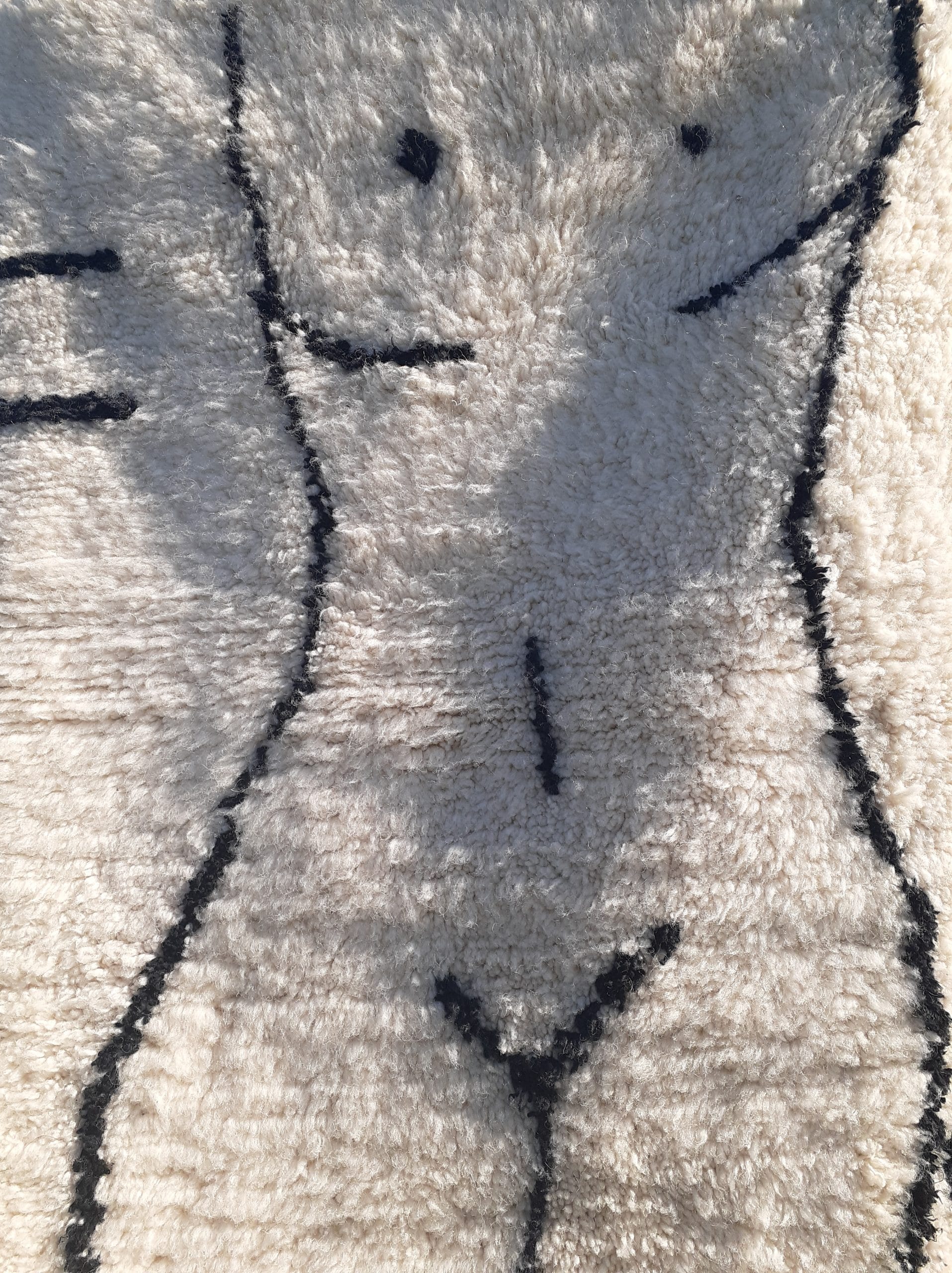 Beni ourain rug - women silhouette art - Image 3