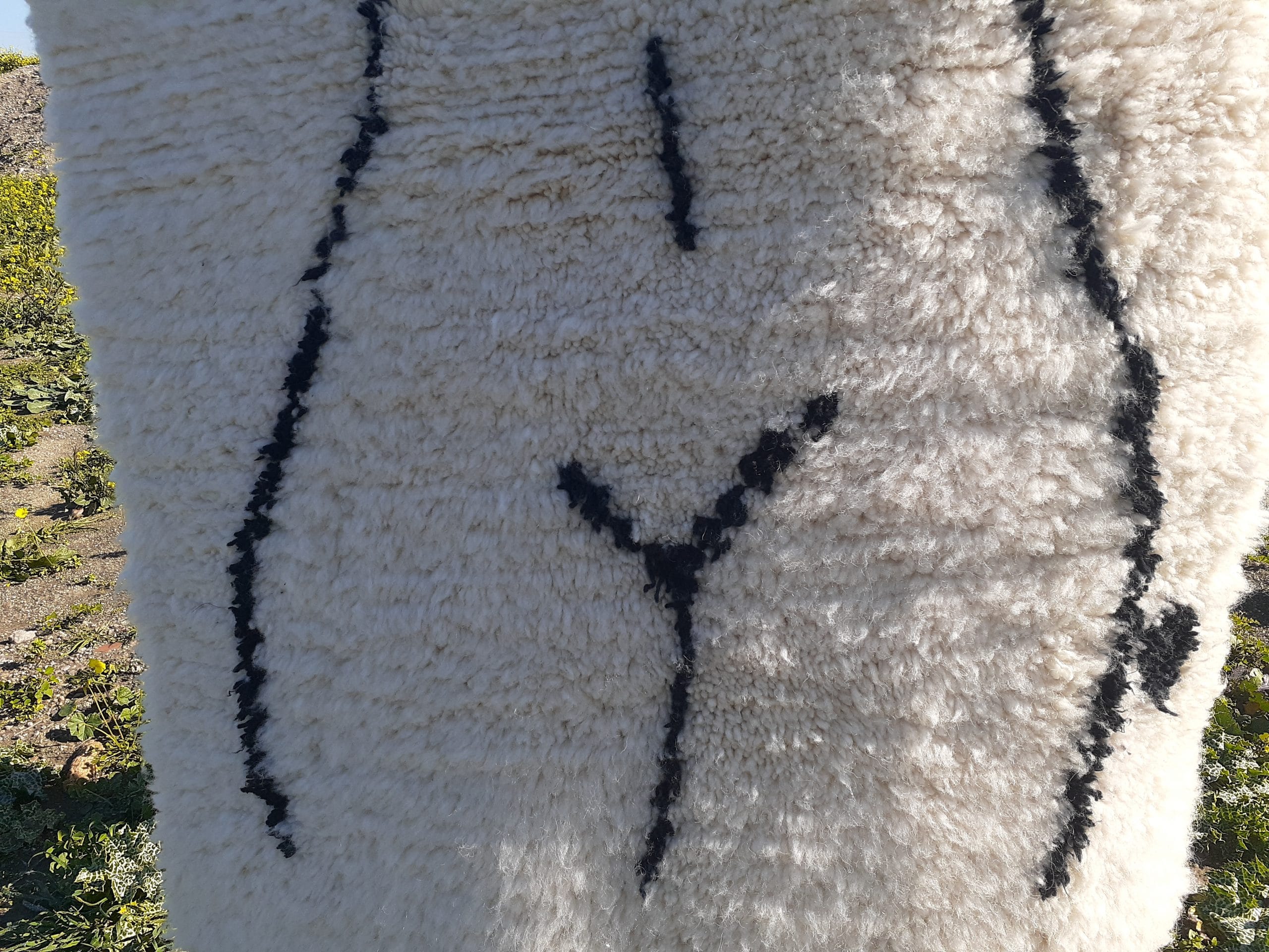 Beni ourain rug - women silhouette art - Image 4