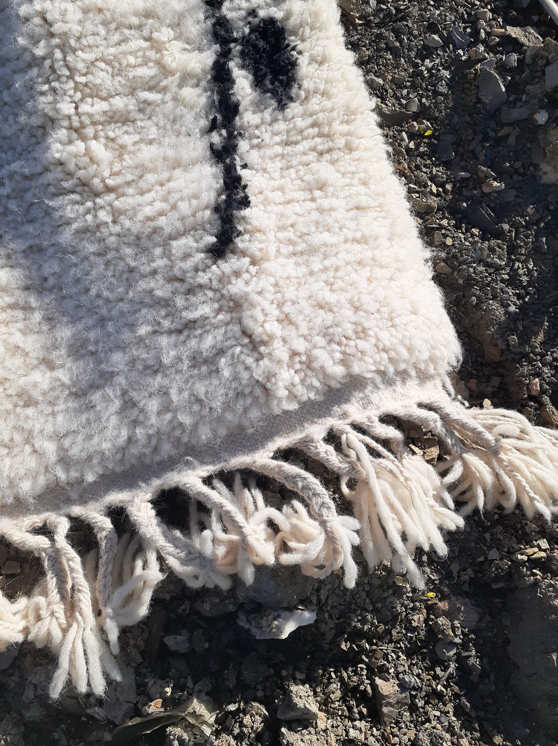 Beni ourain rug - women silhouette art - Image 11