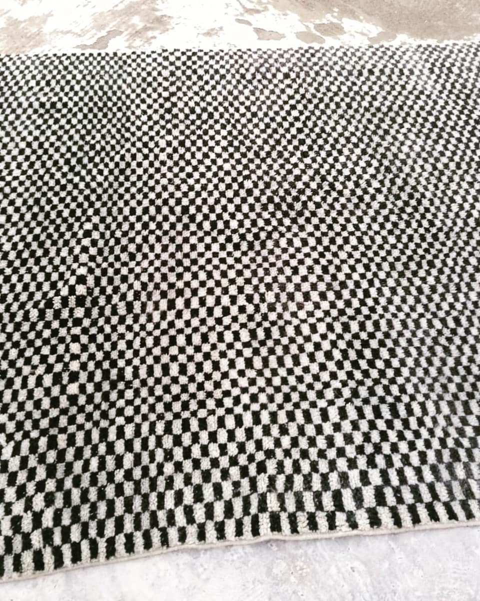 Moroccan checkered rug 8x10 feet - Image 3