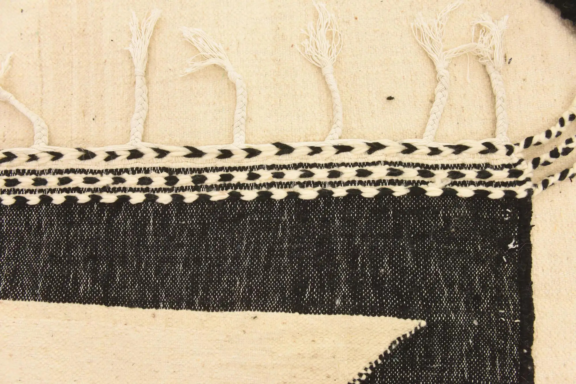 Moroccan berber kilim rug details 1