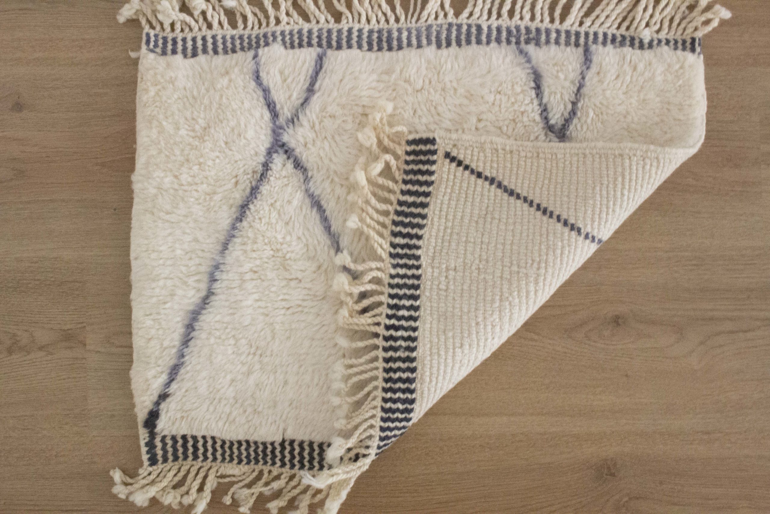 Moroccan Beni rug sample - BLUE - Image 3