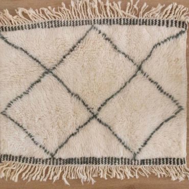 Moroccan Beni rug sample – black and white