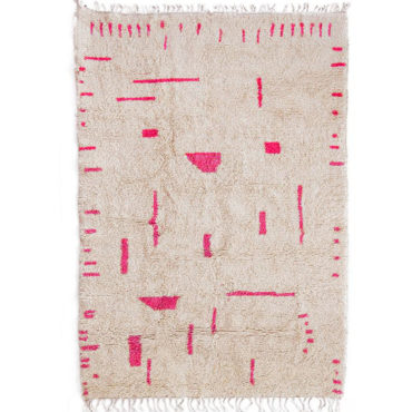 Pink Moroccan rug – Minimalist design