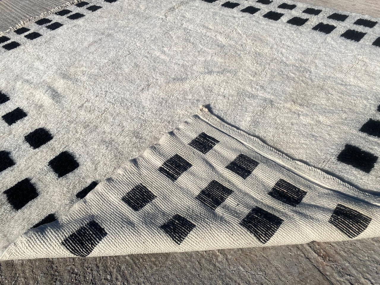 Moroccan Beni Mrirt Rug 8'x10' - Image 4