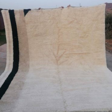 Moroccan Beni Wool rug – Black & Gray Pattern