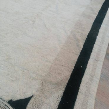 Moroccan Beni Wool rug – Black & Gray Pattern