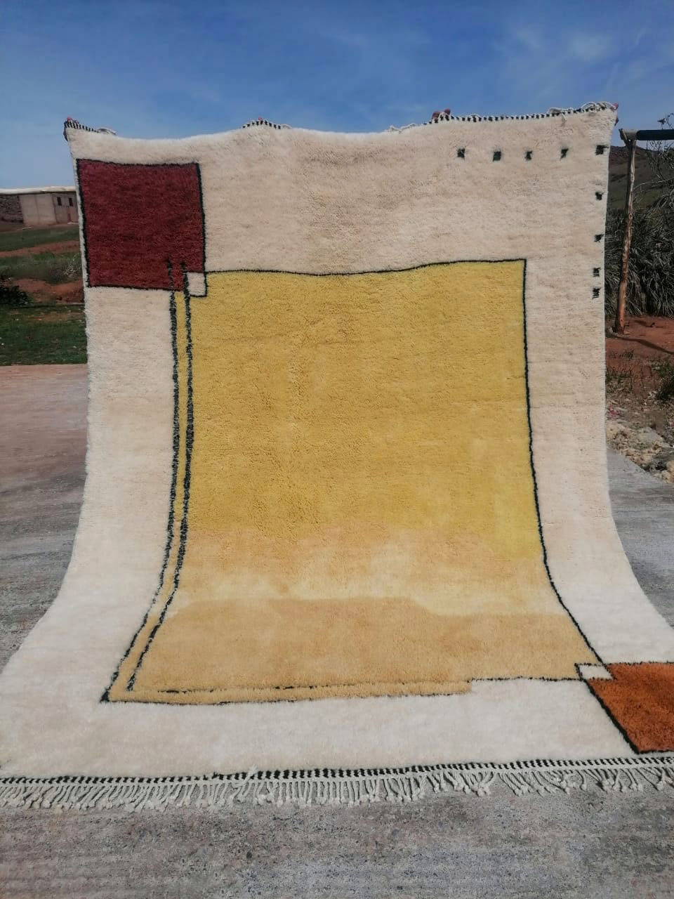 Modern handmade moroccan rug