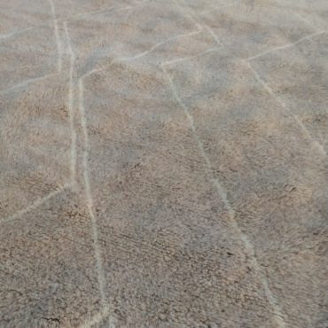 Neutral Moroccan Beni Ourain rug with White Pattern