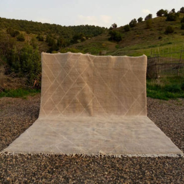Neutral Moroccan Beni Ourain rug with White Pattern