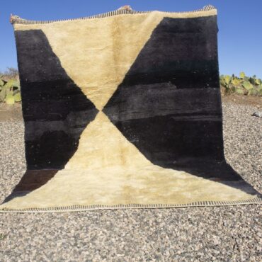 Moroccan Beni Mrirt Rug – Black and Beige