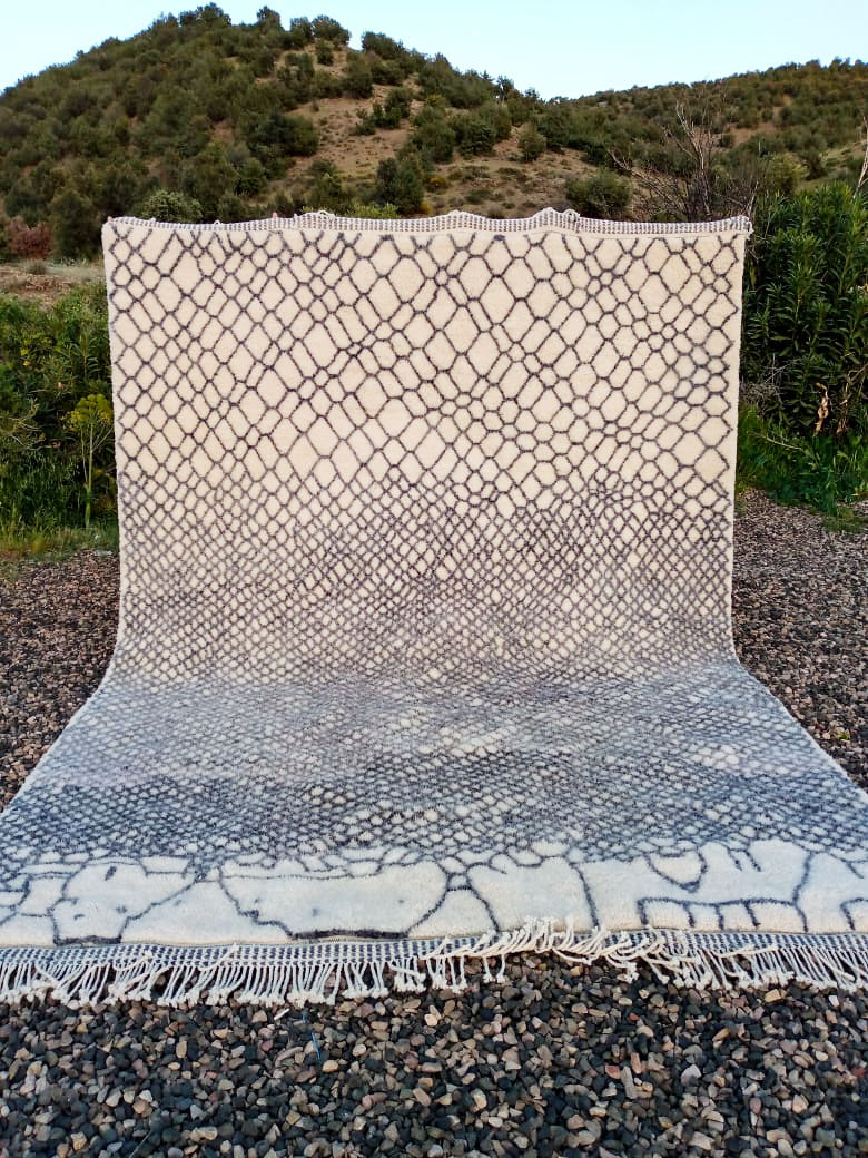 Moroccan Beni rug in white with Black Honeycomb design