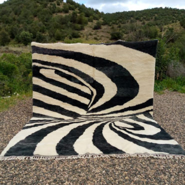 Moroccan Beni Mrirt Rug With Black Design