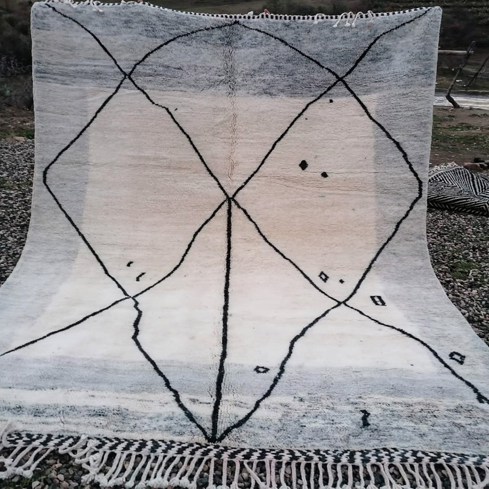 White and Gray Moroccan Beni Mrirt rug