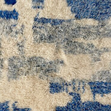 Small Blue & White Moroccan Beni Mrirt Rug 2’x4′