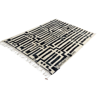 Labyrinthe Moroccan Handwoven Rug Black and White