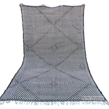 Moroccan Kilim Rug Flat Weave Black and White 6.5’x10.5′