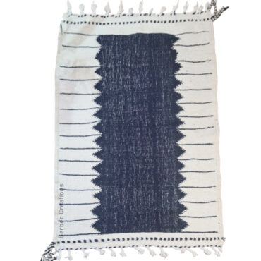 Small Kilim Handmade Rug Black and White 3.2’x4.9′ – LAIA