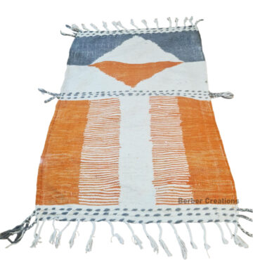 Small Handmade Kilim Moroccan Rug 3.2’x4.9′ – HOSNEARA