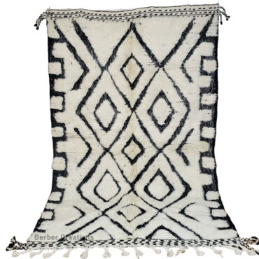 Moroccan Beni Rug Black and White 4.9’x 8.2′ – LAGMEL