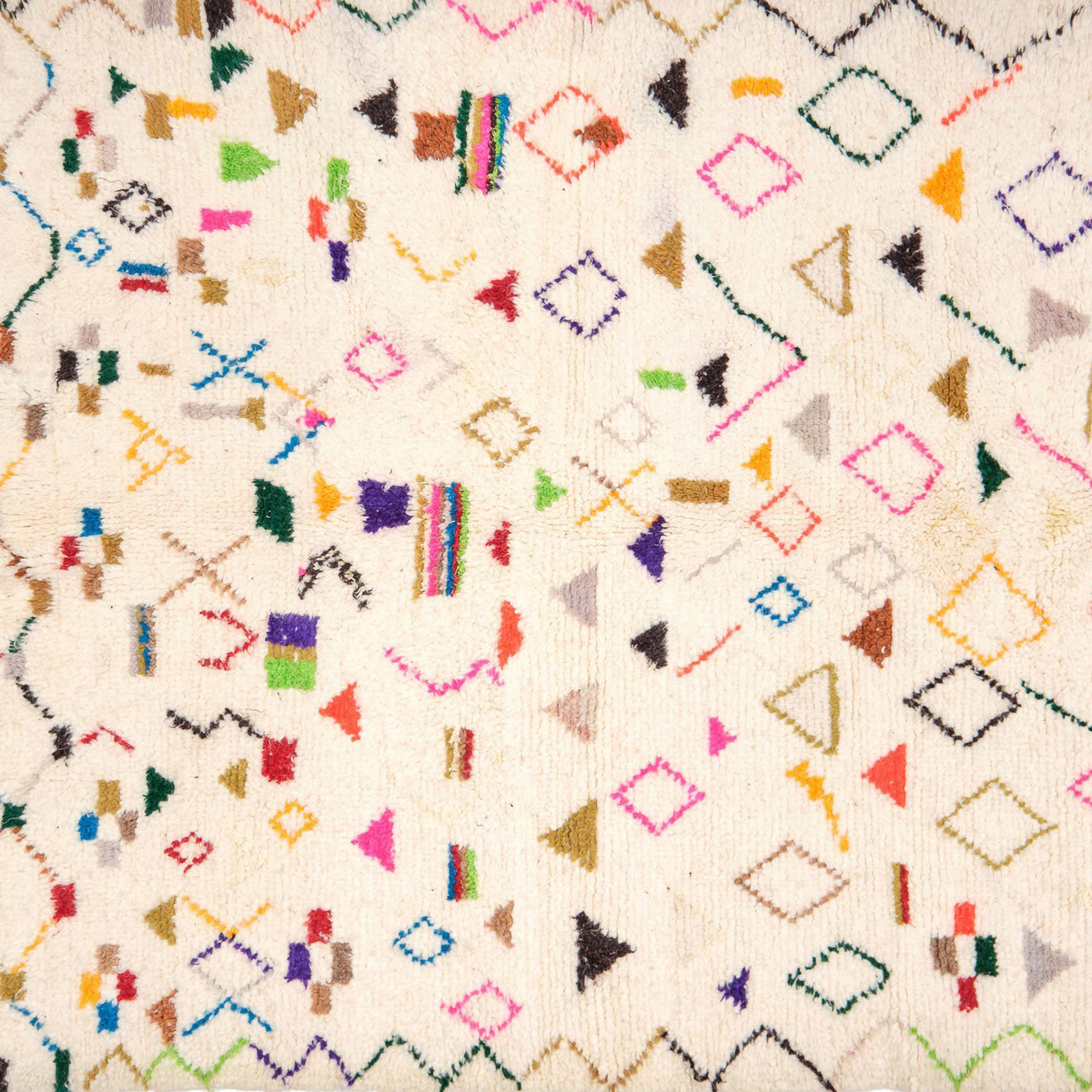 You are currently viewing Symbolic Meanings in Moroccan Berber Rugs: Exploring Geometric Shapes