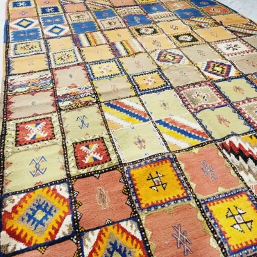 Taznakht Vintage Moroccan Berber Rug 7’x10′