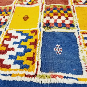 Taznakht Vintage Moroccan Berber Rug 7’x10′