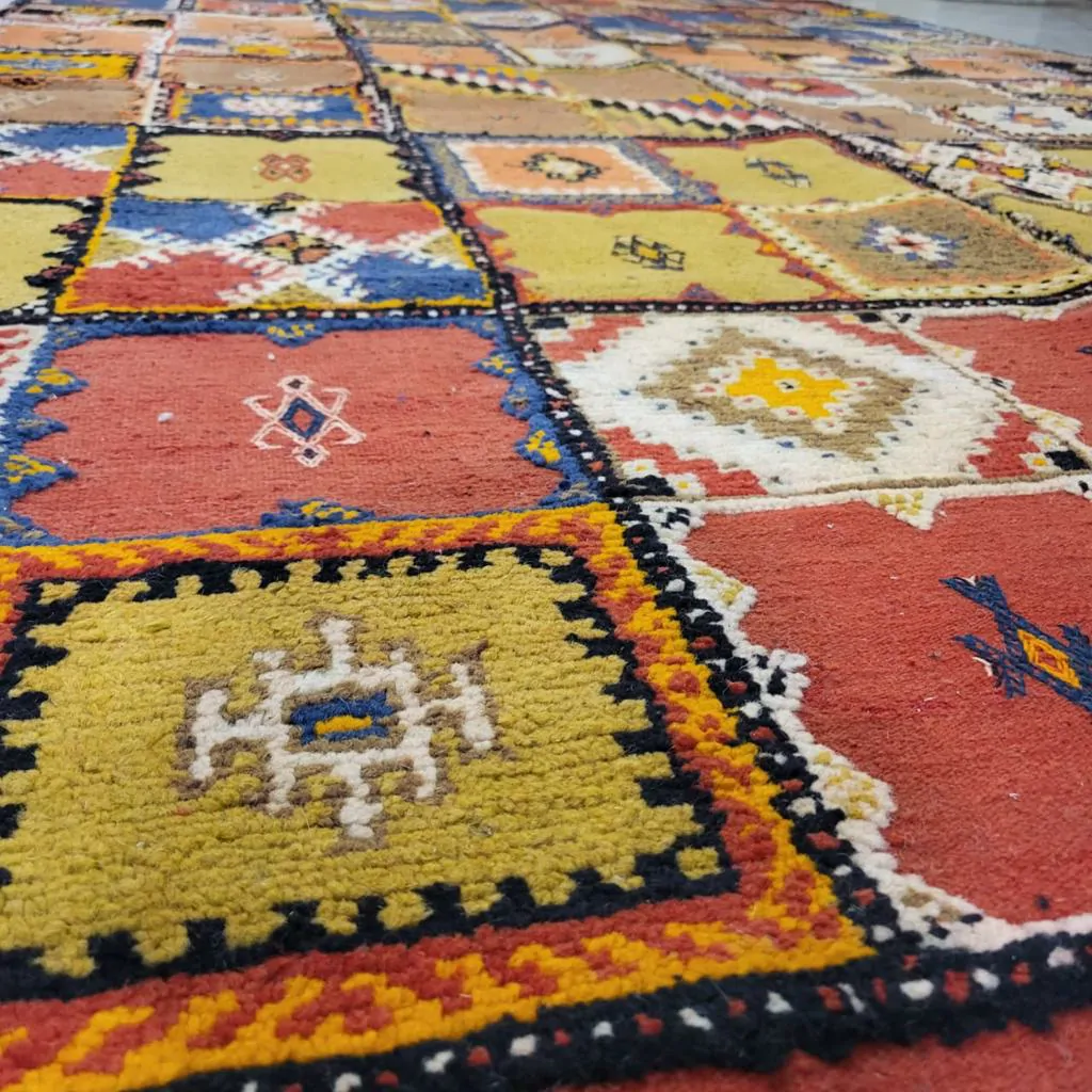 Taznakht Vintage Moroccan Berber Rug 7’x11′