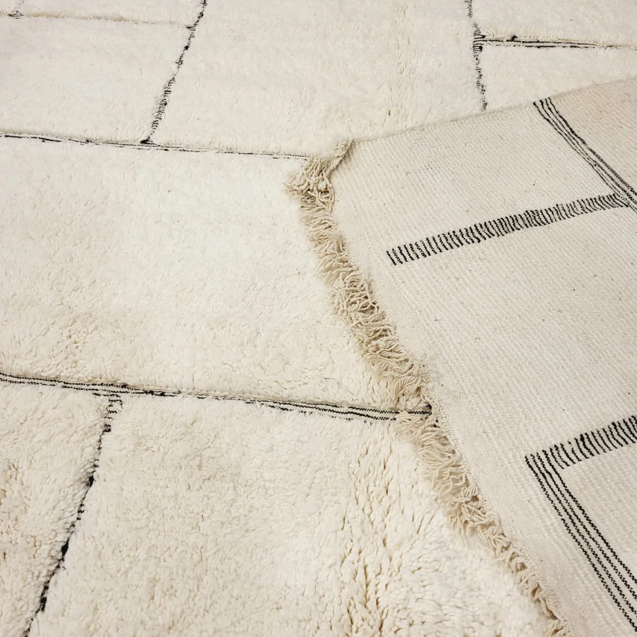 large moroccan berber beni ourain shag rug details 2