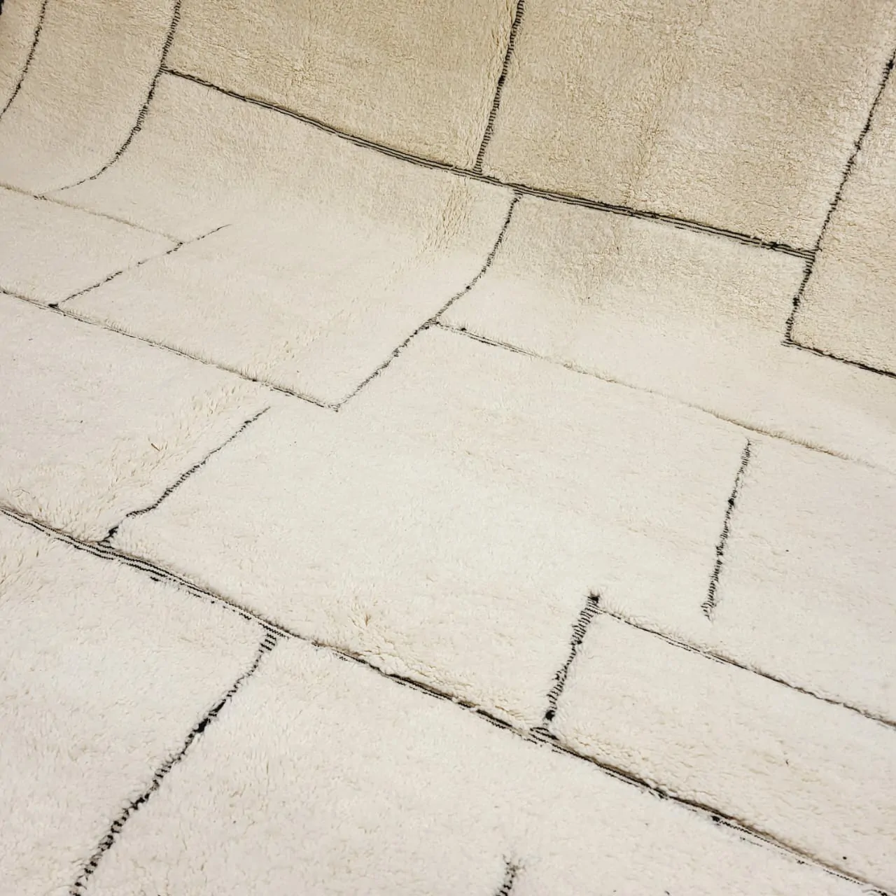 large moroccan berber beni ourain shag rug details 1