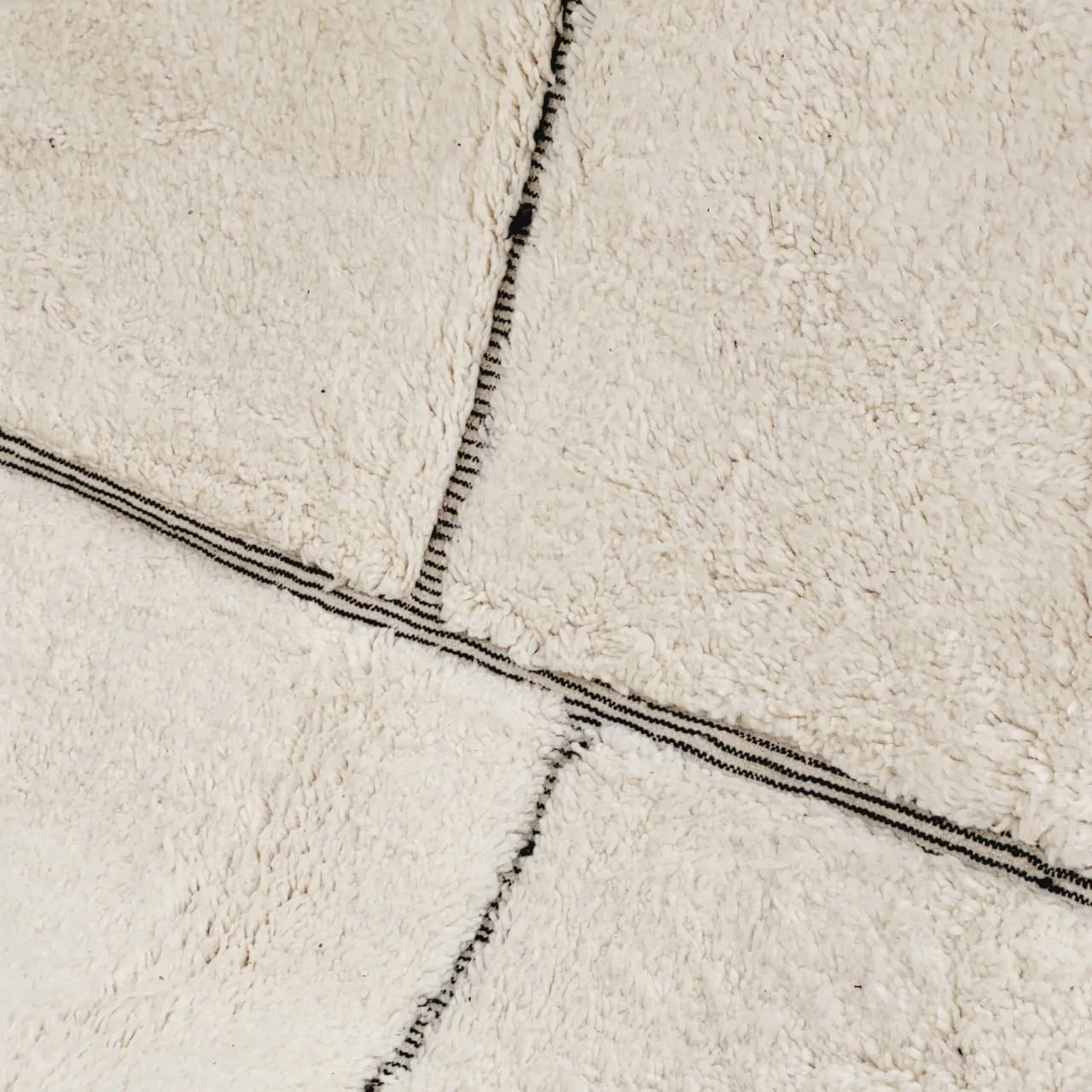 large moroccan berber beni ourain shag rug details 9