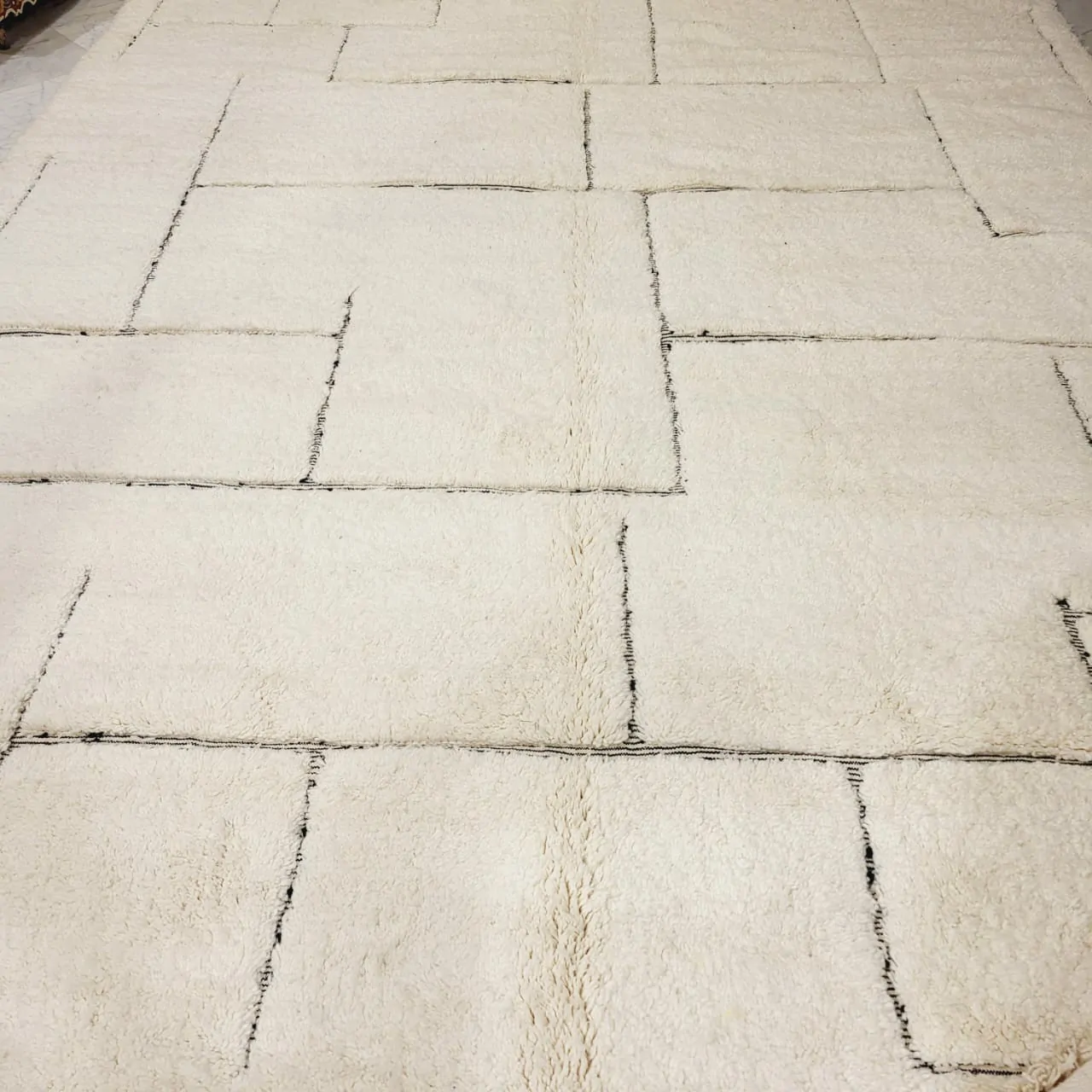 large moroccan berber beni ourain shag rug details 8