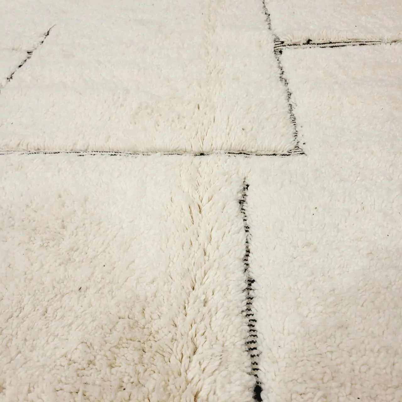 large moroccan berber beni ourain shag rug details 5