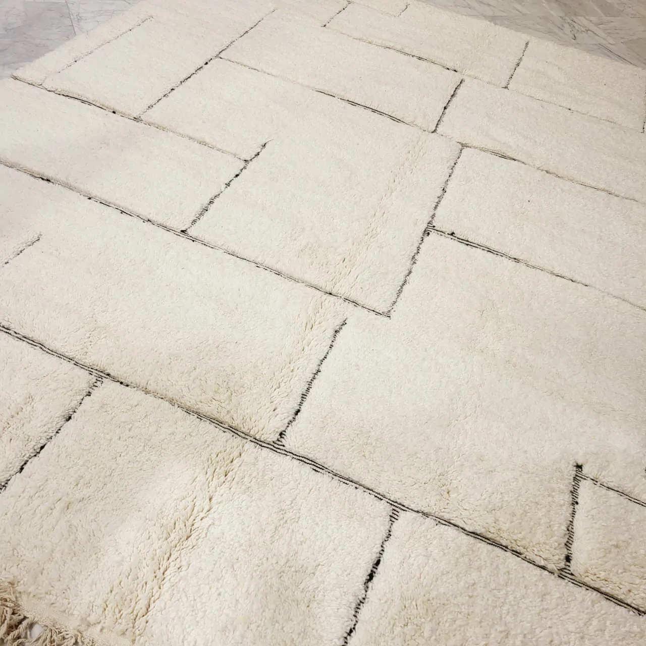 large moroccan berber beni ourain shag rug details 4