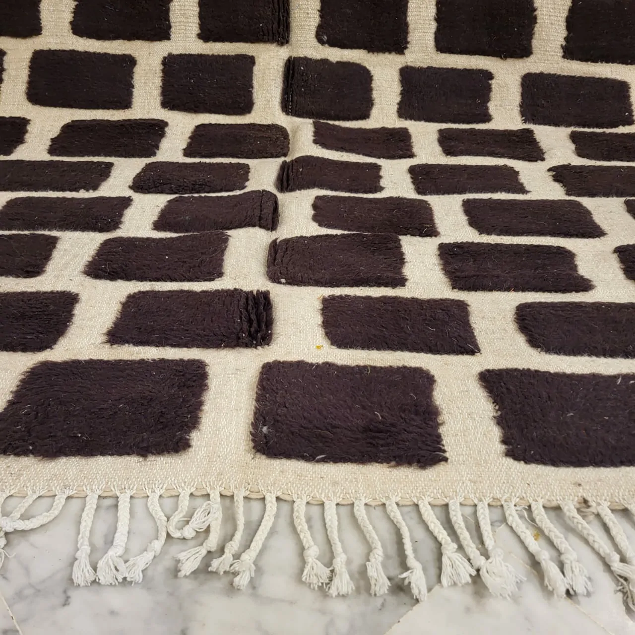 Shag Black and White Moroccan Wool Rug 6'x9' - Image 5