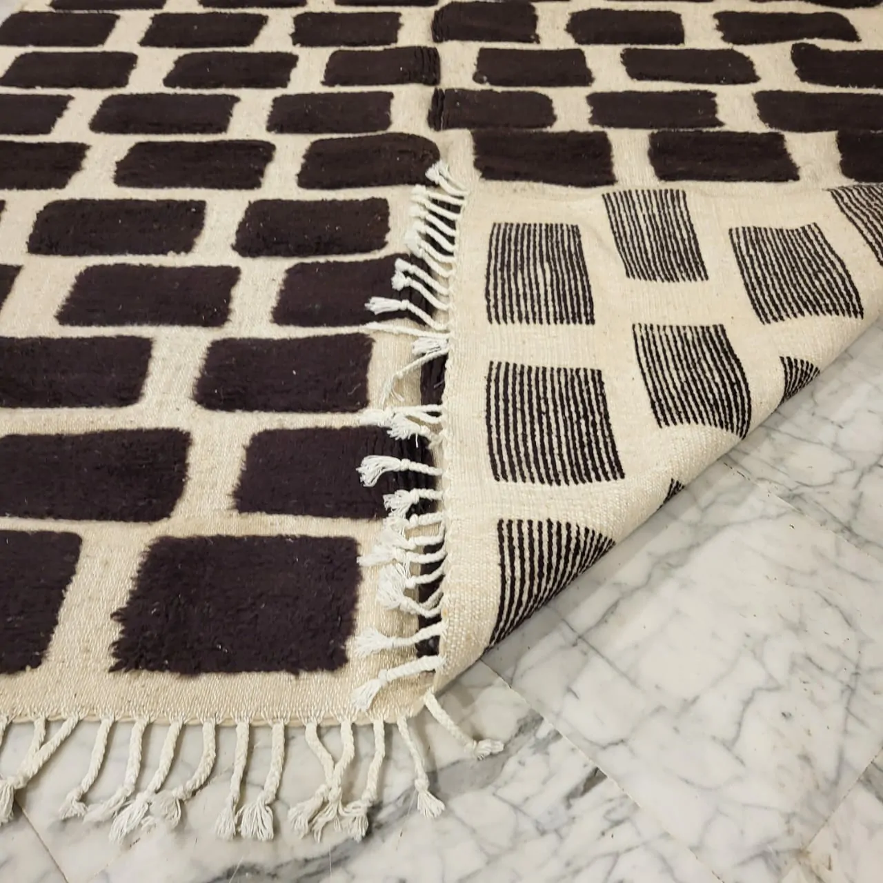 Shag Black and White Moroccan Wool Rug 6'x9' - Image 7