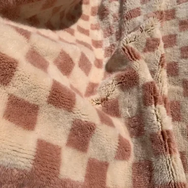 Beni Mrirt Rug – The Alouane Pink & Beige Checkered Shag Rug