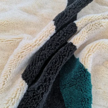 Contra Beni Mrirt Rug – Black & Green Abstract Wool