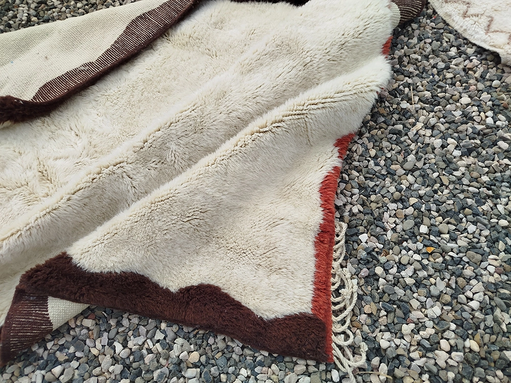 Authentic Beni M'rirt Moroccan Rug - Retro Wavy Scalloped Border - Earth Tonal Wool - Image 5