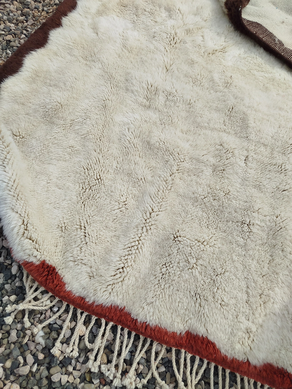 Authentic Beni M'rirt Moroccan Rug - Retro Wavy Scalloped Border - Earth Tonal Wool - Image 4