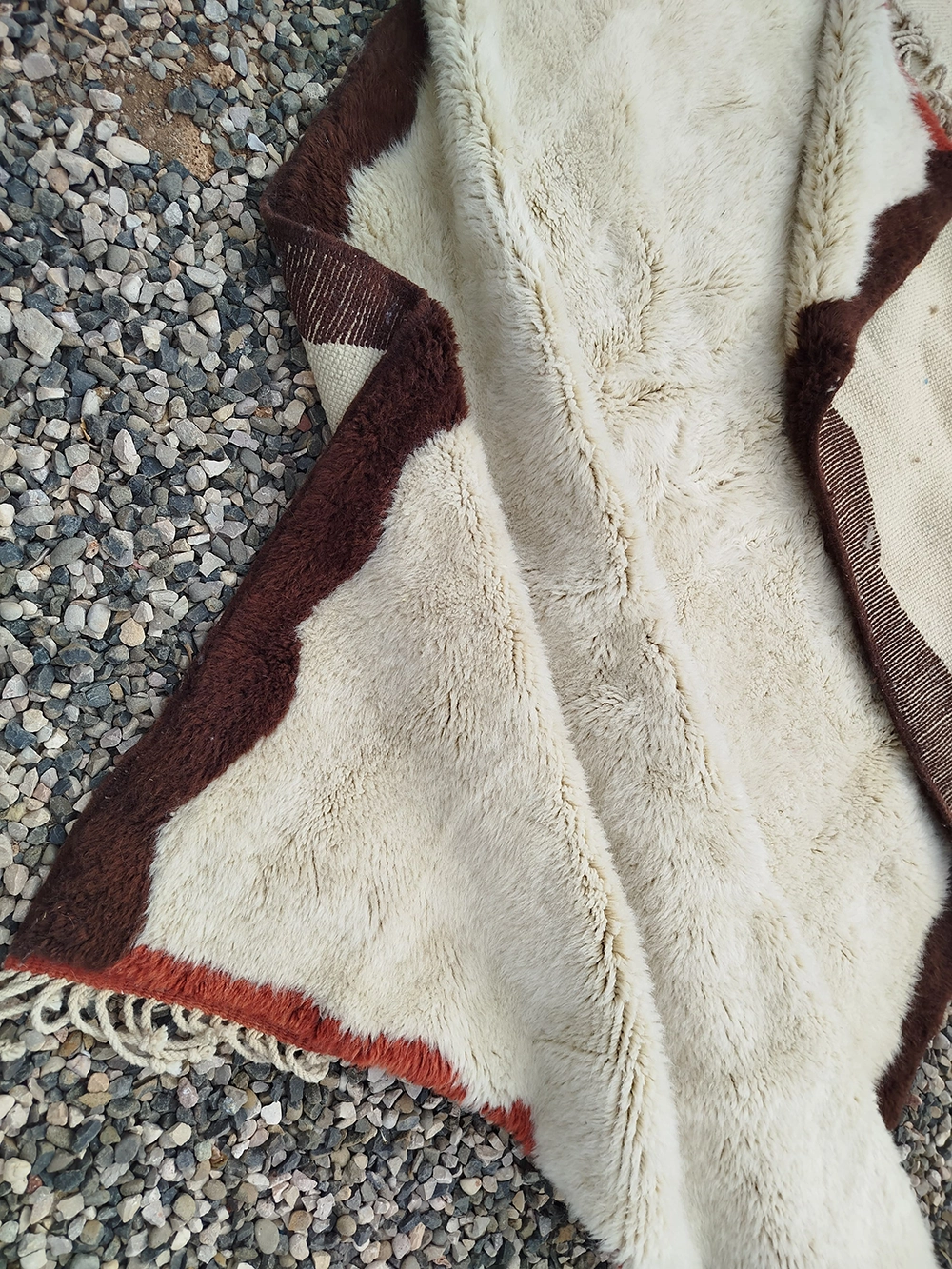 Authentic Beni M'rirt Moroccan Rug - Retro Wavy Scalloped Border - Earth Tonal Wool - Image 2